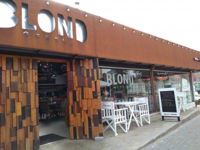 Blond 