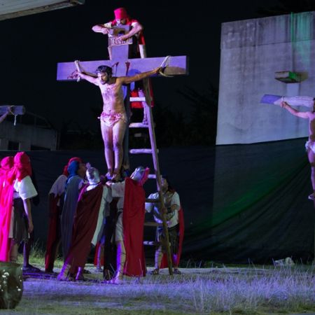 Pascuas en el bosque y Via Crucis