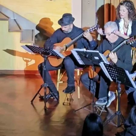 Carmen, tres guitarras y una flor